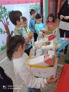 Συλλογή σκουπιδιών από τις τάξεις και σωστός διαχωρισμός αυτών στους κατάλληλους κάδους ανακύκλωσης