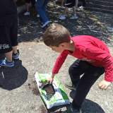 Ανανεώνοντας το χώμα των παρτεριών