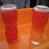 Στο 4ο πείραμα διαπιστώσαμε ότι όταν αναμείξουμε ζεστό με κρύο νερό, το κρύο καταβυθίζεται λόγω υψηλότερης πυκνότητας ενώ το ζεστό επιπλέει.