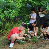 Τα παιδιά ανέλαβαν τη φροντίδα του.